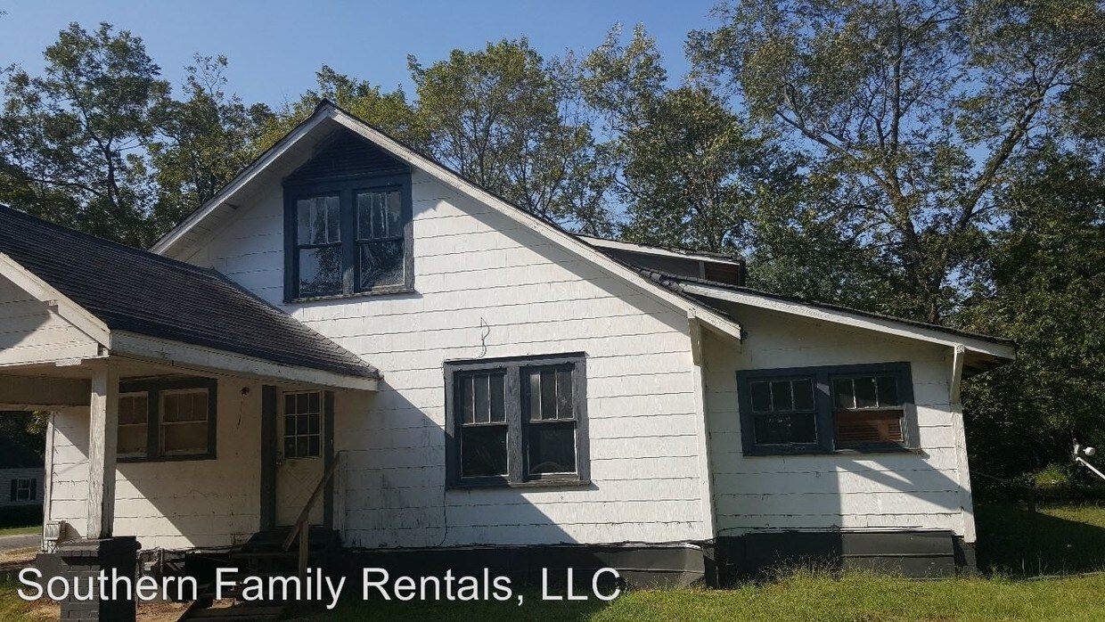 Building Photo - 4 br, 1.5 bath House - 211 W Mary st