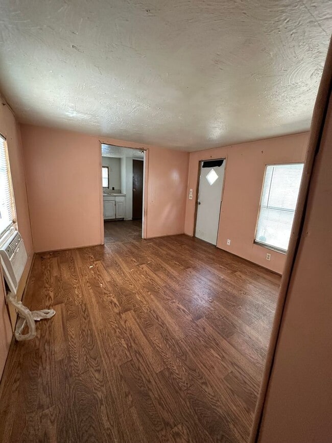 Building Photo - Rent this 2 Bedroom, 1 Bath home in Aiken!