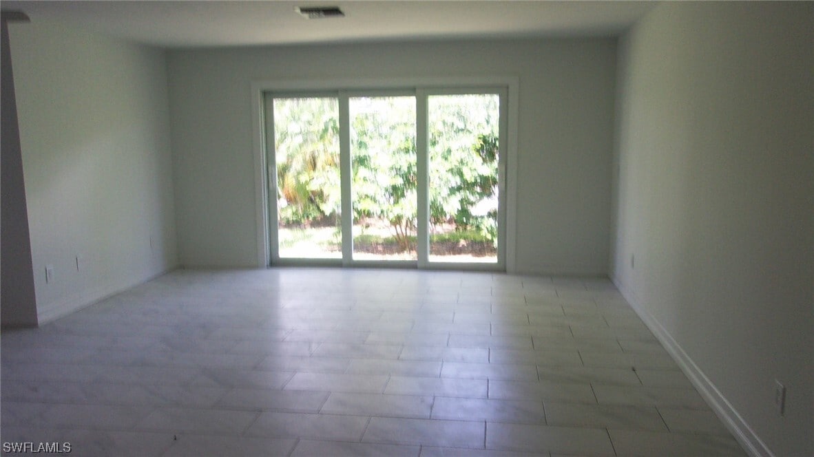 Building Photo - 310 Carnaby Ct