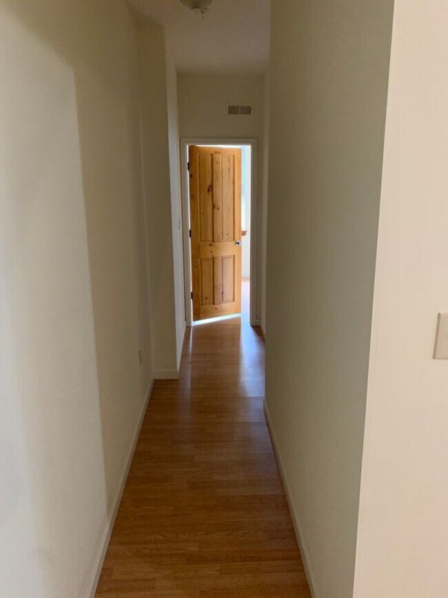 Foto del edificio - 4630 Woodland Ave.