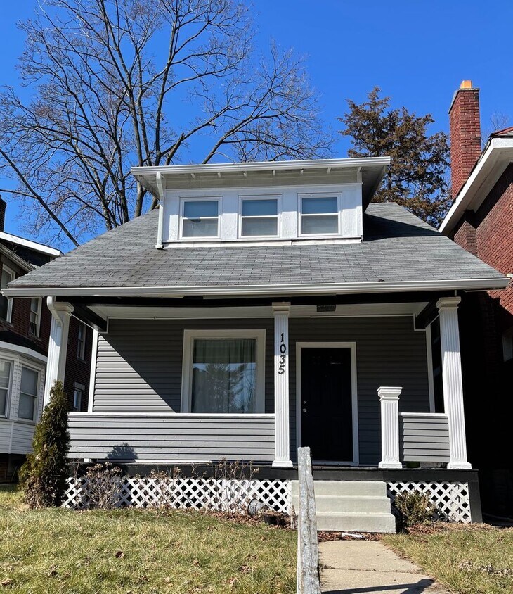 Great 2 BR with detached 2car garage House Rental in Columbus, OH