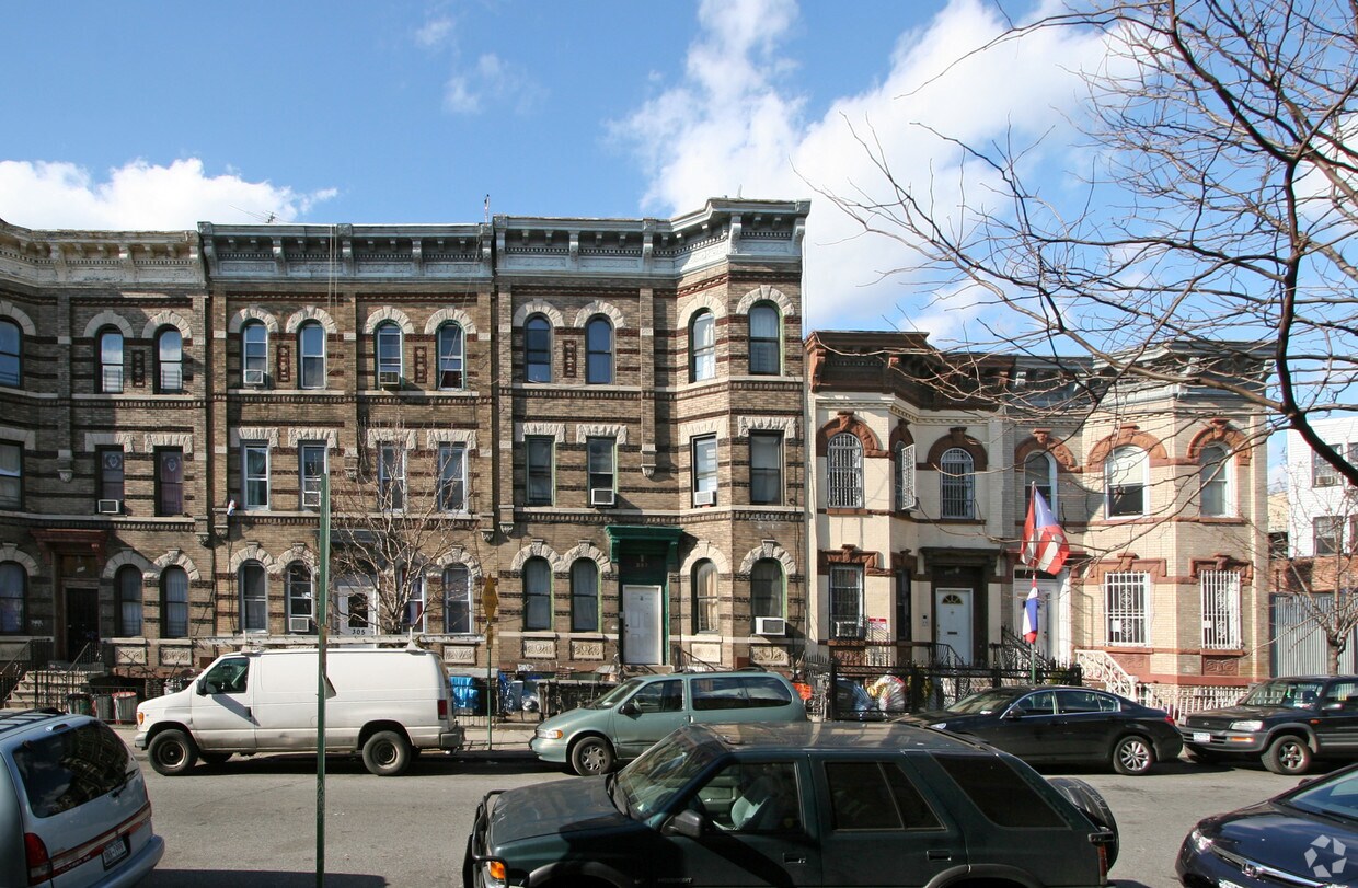 Building Photo - 307 Grove St