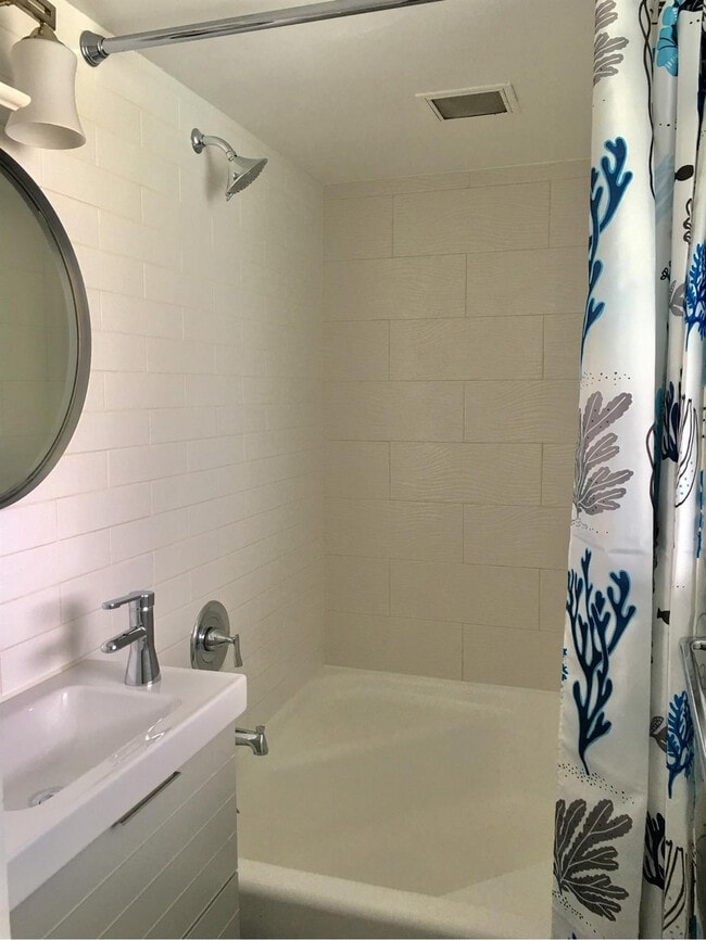 Building Photo - 3003 Terramar St