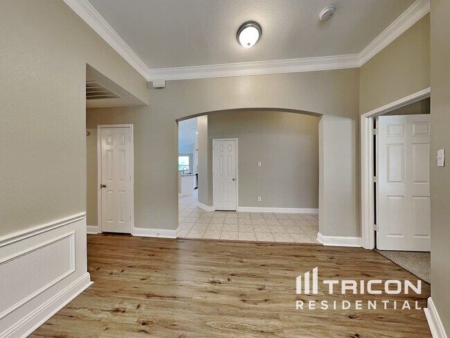 Building Photo - 202 Cox Dr