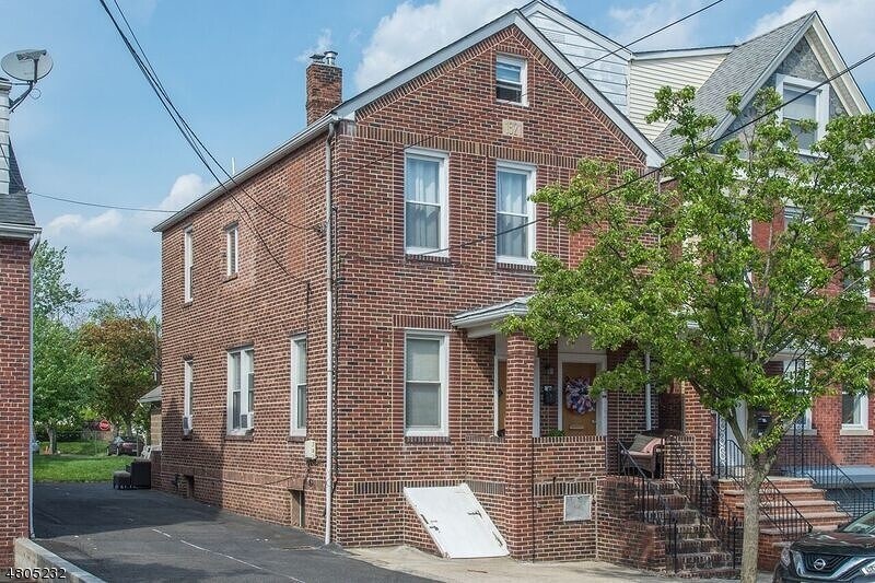 Primary Photo - 100 King St