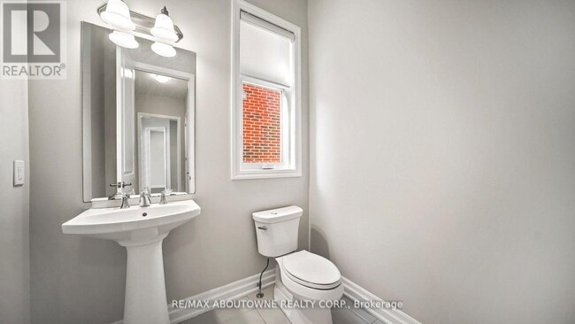 Building Photo - 129 Robert Berry Crescent