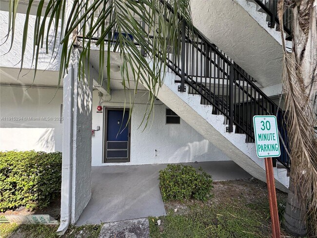 Foto del edificio - 7561 NW 16th St