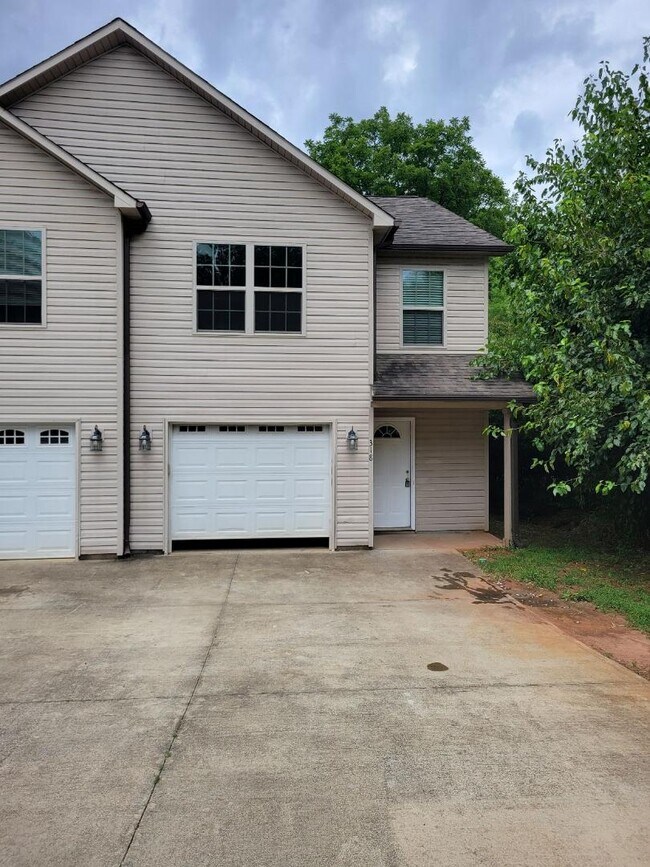 Building Photo - 318 Zach Dr