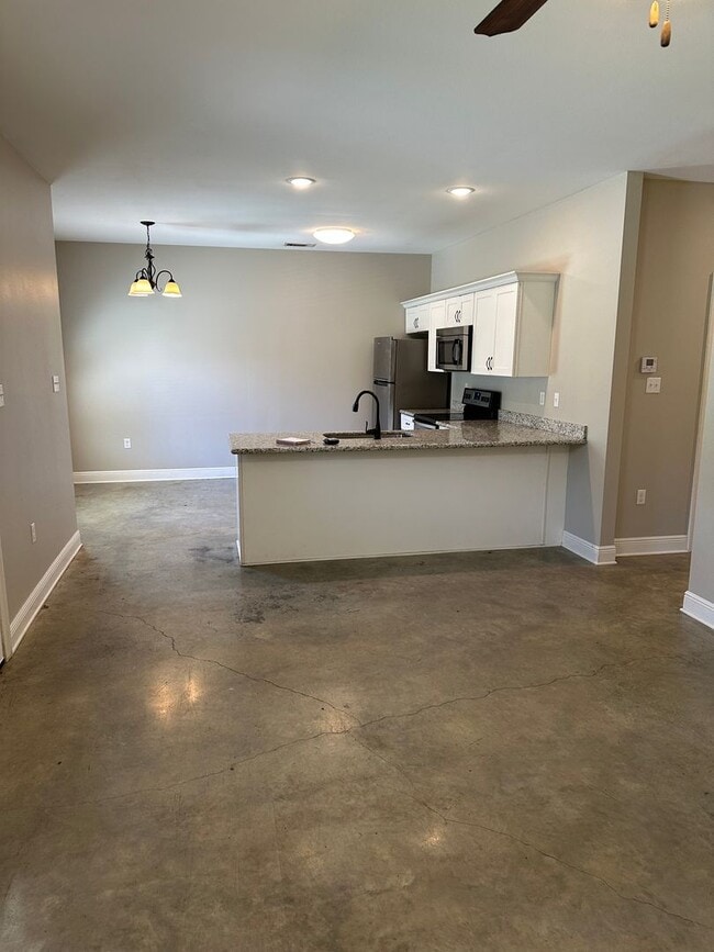 Foto del edificio - Available Now!