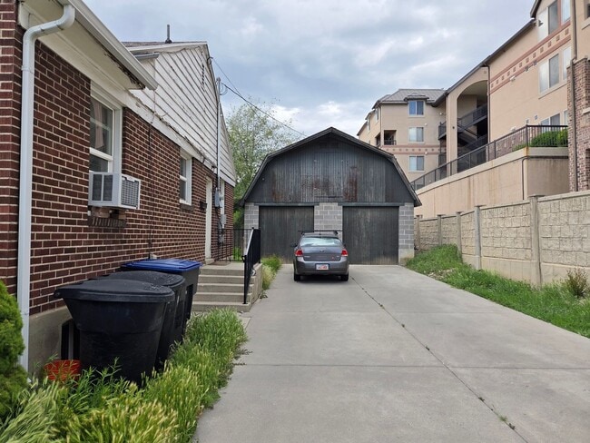 Building Photo - 825-827 E 620 N