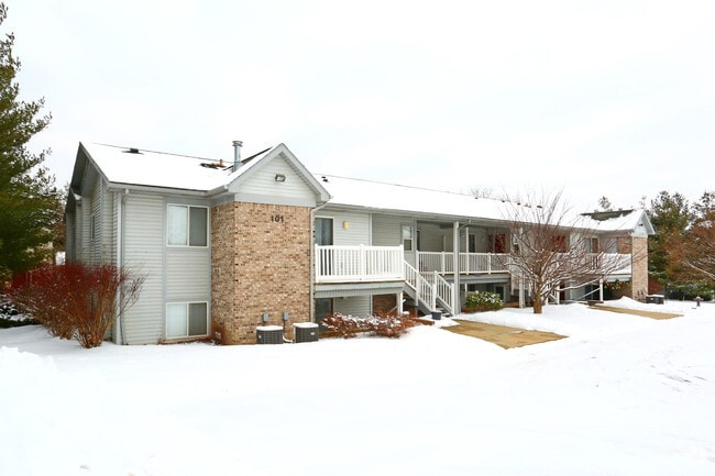 Building Photo - White Pines of DeWitt