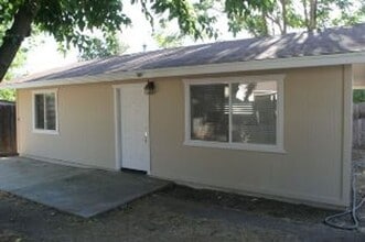 Building Photo - 3110 Oak St