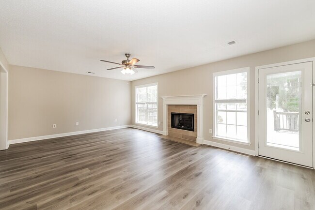 Building Photo - 6389 Persimmon View Dr