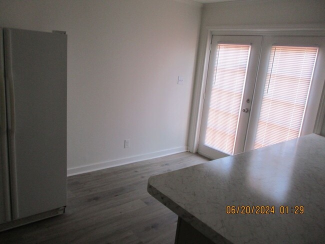 Building Photo - 2500 Redwood Ct