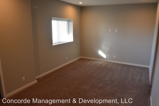 Building Photo - 7801 Yankee Woods Dr