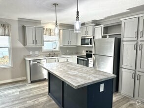 Building Photo - 17 Hazelwood Ave