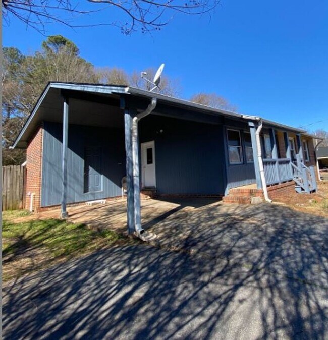 Foto del edificio - Cozy RANCH house in Marietta