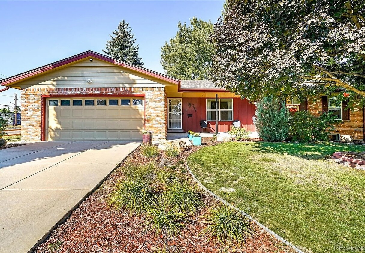 Primary Photo - Gorgeous 4 bedroom modern home in Holly Hills