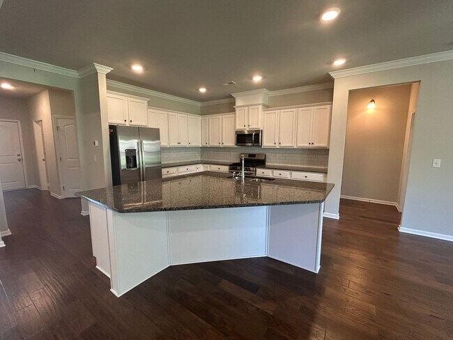 Building Photo - Spacious 4 Bedroom, 3 Bath Home with 3-Car...
