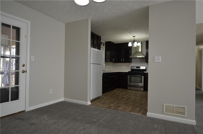 Building Photo - 140 Stewart Dr