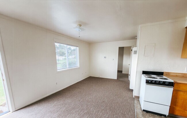 Foto del edificio - Charming 2-Bedroom Apartment Near the Hammond Trail – McKinleyville, CA