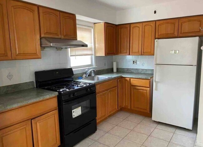 Foto del edificio - 71-61-61170 170th St