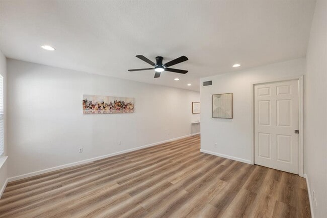 Building Photo - 1500 East Side Dr