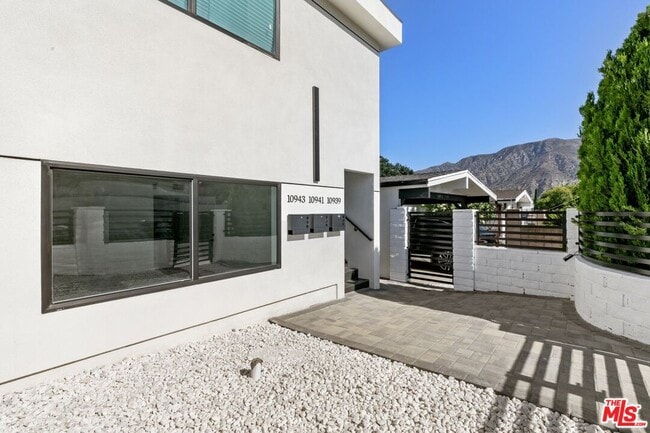 Building Photo - 10939 Christine Way