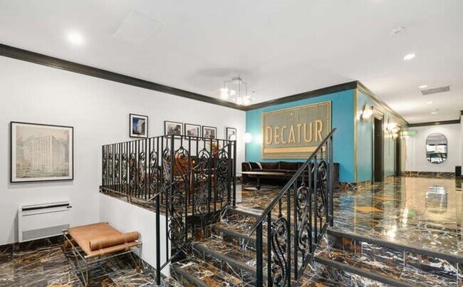 Foto del edificio - 1 Bed, 1 Bath Condo in First Hill, Steps t...