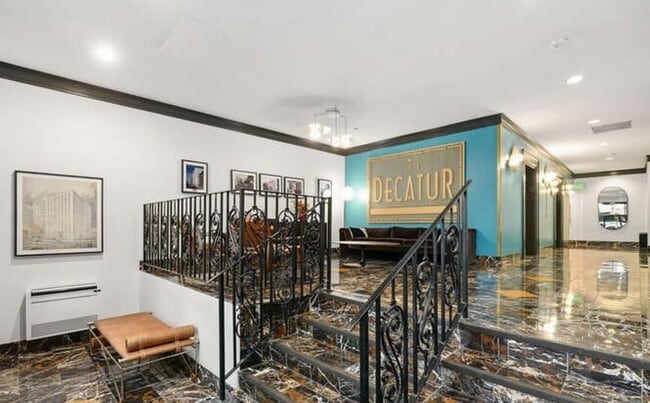 Building Photo - 1 Bed, 1 Bath Condo in First Hill, Steps to Virginia Mason & Swedish Hospital