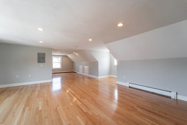 Building Photo - 377 Shrewsbury St
