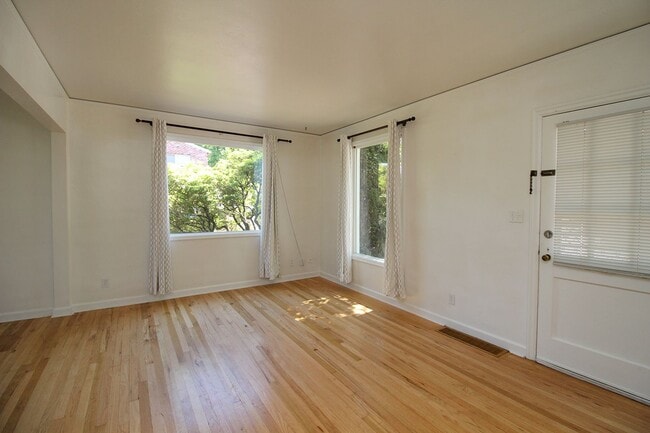 Foto del edificio - 4935-4935 E Burnside St