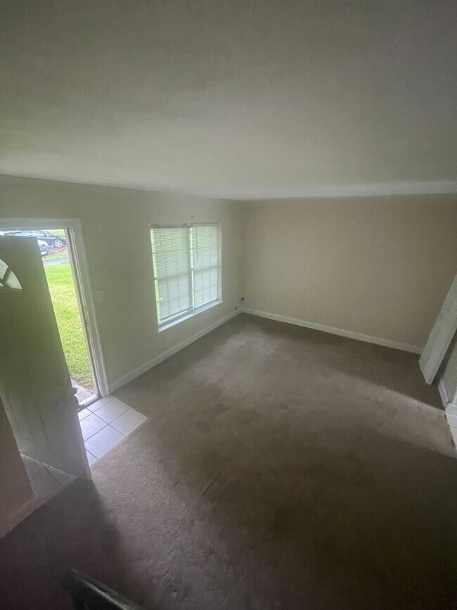 Building Photo - NICE 2 BEDROOM TOWNHOUSE IN LAKE EDWARDS