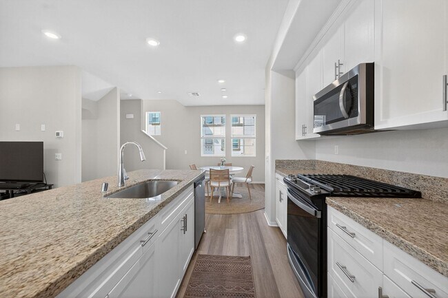 Foto del edificio - 40379 Melrose Dr