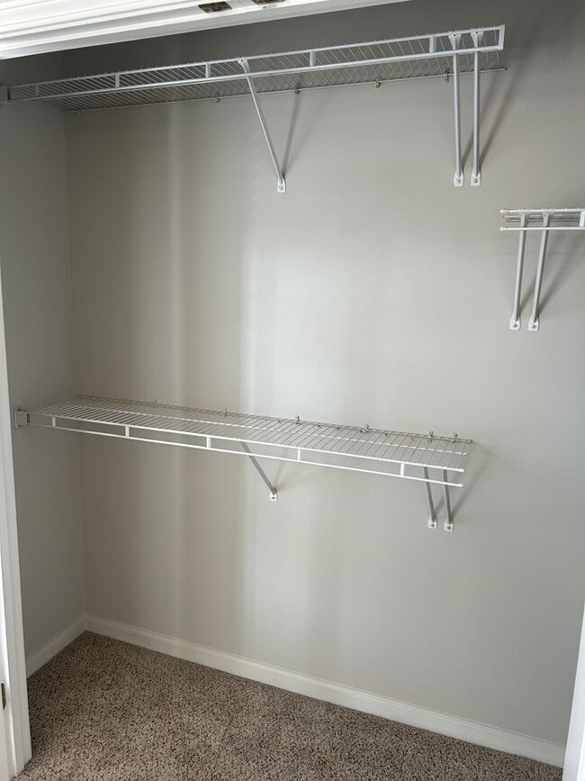 Building Photo - Greenville, 2BD/2.5BA, 1280SF