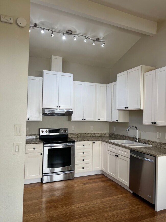 Building Photo - Downtown Bainbridge Island Rental