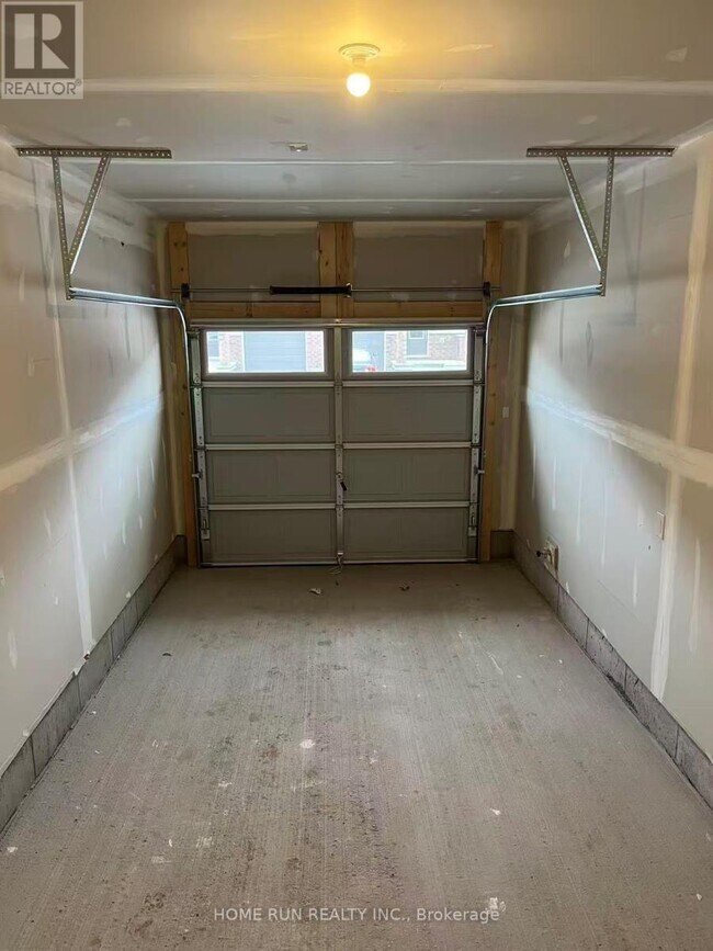 Building Photo - 379 Les Emmerson Dr