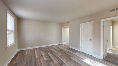 Interior Photo - Presidential Greens