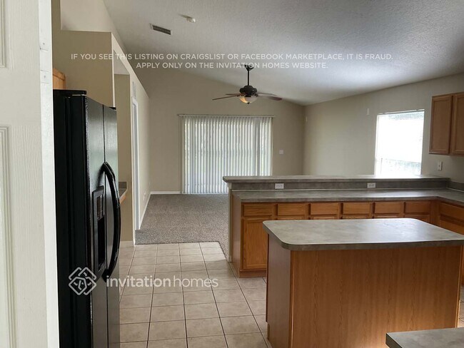 Foto del edificio - 1040 Lake Charles Dr