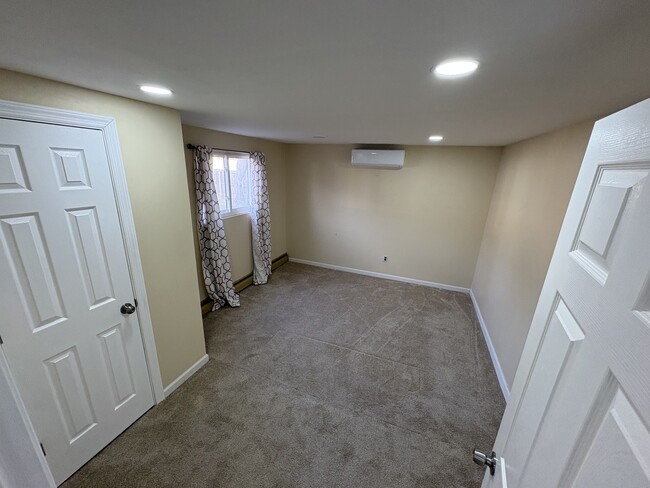 Building Photo - 37 John St