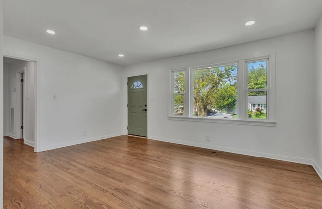 Foto del edificio - 1923 Overton Dr