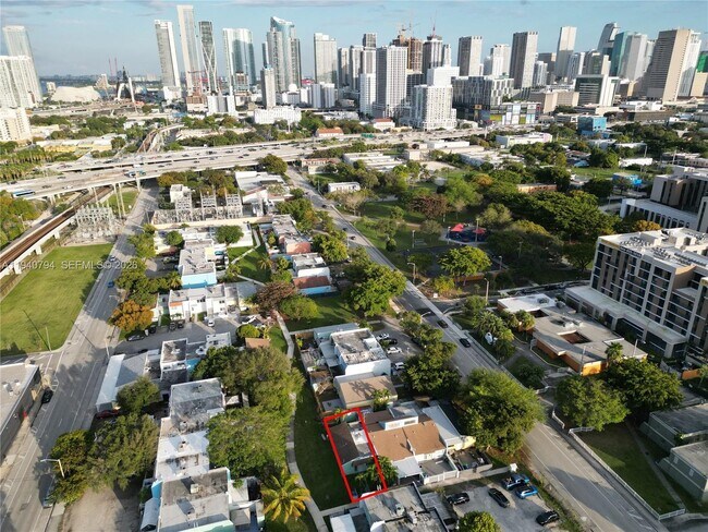 Foto del edificio - 617 NW 10th St