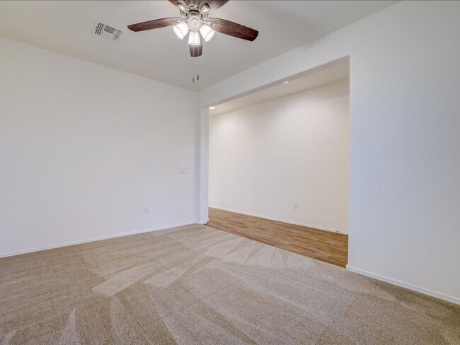 Building Photo - 3 Bedroom 2 Bathroom VAIL SCHOOL DISTRICT!