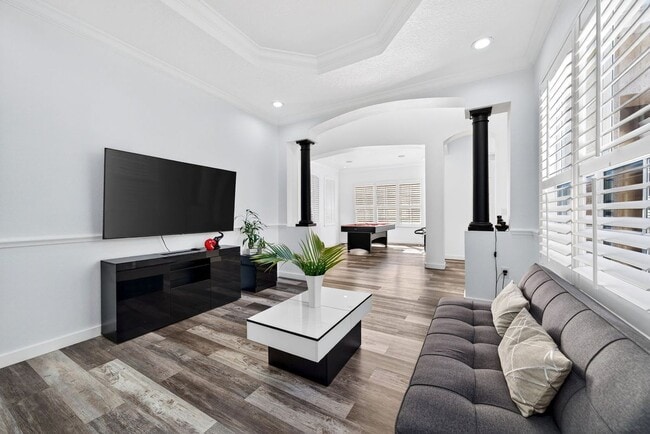 Building Photo - 8111 Santa Rosa Ct