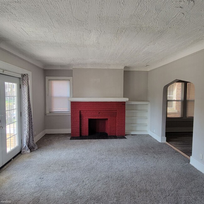 Building Photo - 3 br, 1 bath Duplex - 1930 Taylor Street 1...