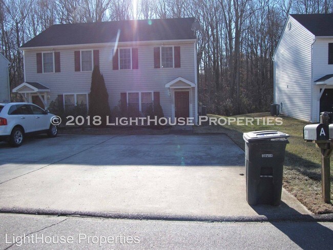 Building Photo - 131 Primrose Ln