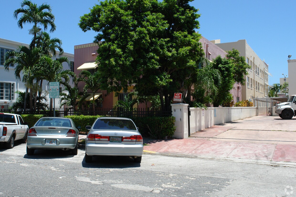Building Photo - 1335 Drexel Ave