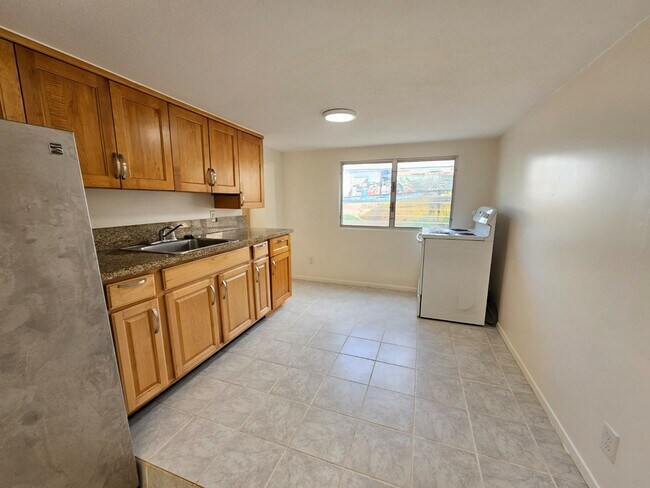 Foto del edificio - 1 Bed 1 Bath Apartment. No parking