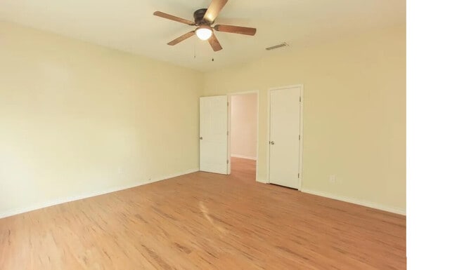 Building Photo - 1800 S Main St