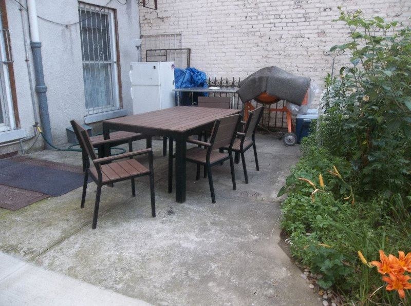 Primary Photo - 471 Vandervoort Ave